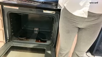 Erin Electra_Stepmom is Horny and Stuck in the Oven