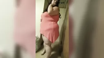 BBW Shows off Ass and Sneak Peak of Pussy_katiekat_xo_1080p