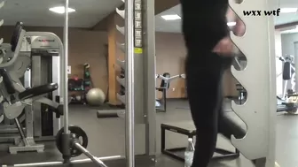 Chubby Tattooed Girl Deadlifts at the Gym [2015]_Elle Hell_720p