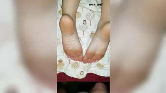 Close up Ass Hole and Wandering Feet_daily8_1080p