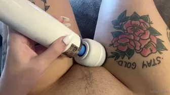 stellaraee  jerks off and gets an incredible orgasm