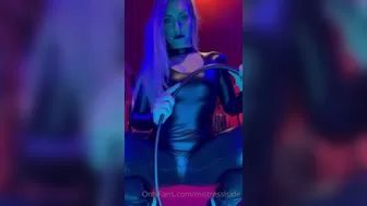 mistressiside  strip webcam with naked cam whore