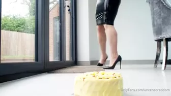 Obey Angelina aka uncensorredom  little  bitch is played with clitoris online