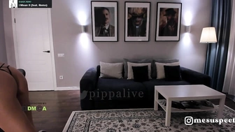 pippalee трахает свои розовые дырочки пальчиком