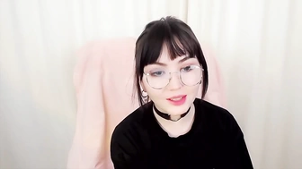 YukiOkada соберает токены на шоу