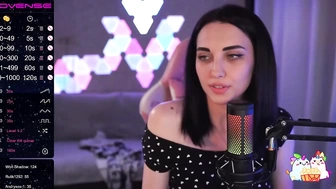 MalinaBo0m знает как довести себя до оргазма