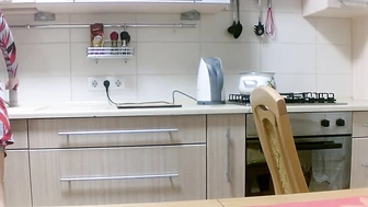 SpartakCHemp дрочит свою узенькую щель