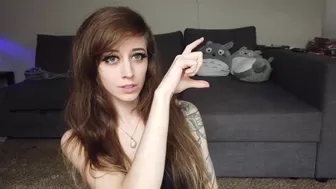 damnjacquie Coquette fingering pussy in the chamber