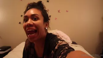 bby Naughty babe masturbates pussy
