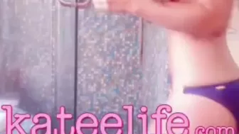 ka8eeowen  aka kateelife Adorable chicks masturbating cunt