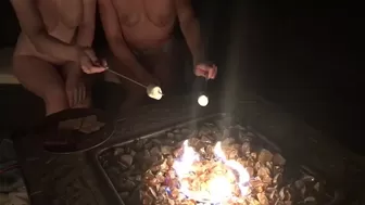 kikAlison Rey Busty bitch jerks pussy with phallus