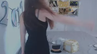 ka8eeowen  aka kateelife Beautiful lady pulls pussy