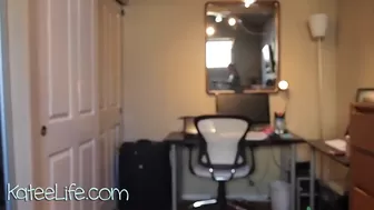 ka8eeowen  aka kateelife Sweet lady caresses pussy