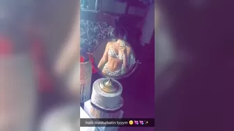 cherubesque Cute babenka caresses sex lips