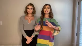 shiaswordgirl Charming Shlendra pulls pussy at work