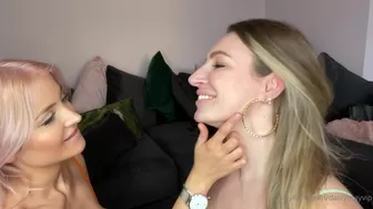 daisymayvip onlyfans Fascinating passion masturbates shaved pussy