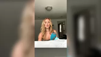 daisykeech Big boobed bitch licks dildo