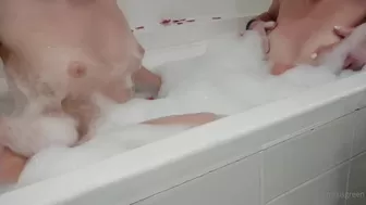 sisgreen onlyfans Sexy lady gently pulls the pussy