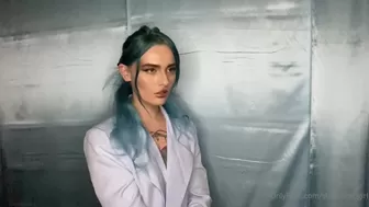 shiaswordgirl Crazy queen gently pulls the vagina