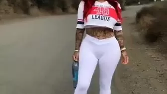 brittanya razavi Gorgeous girl finished from a rich handjob