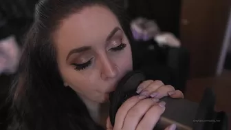 dovey Obnoxious mare fucks clit fingers