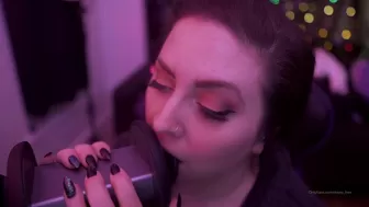 dovey Juicy chicks caress big tits