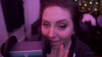 dovey Adorable female fingers her anus