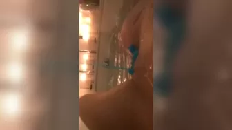 LunaStar Spicy bitch masturbates cunt