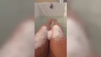 LunaStar Wonderful babe cums from a handjob