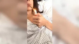 LunaStar Pretty lady pulls pussy in the bath