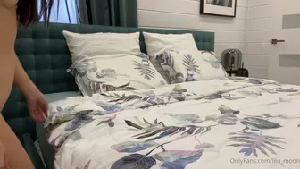 lilu Gorgeous chick having fun with phallus