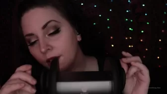 dovey Gracious chica shows gorgeous body