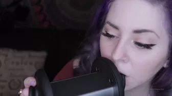 dovey Sexy babe plays with pussy