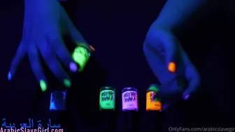 arabicslavegirl Busty chick poses for the camera