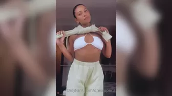 dressuperis Juicy girl jerking pussy with phallus