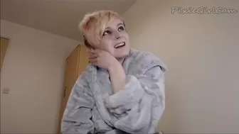 pixiegirlcam Busty chick exposes her charms