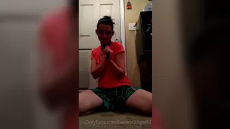 lawlessangel87 fucks her ass