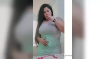 curvylatinqueenfree Shy babe jerks off her pussy