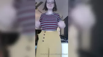 DopeyLilBean onlyfans Appetizing bitch fingering sex machine