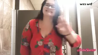 Fattie gets Naughty in Public Toilet and Pees¡_JewlieSparxx_720p