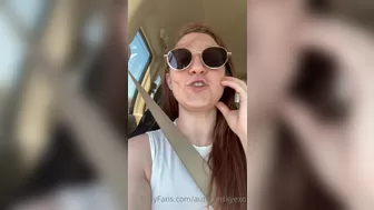 autumnskyexo Slender babe masturbates shaved pussy