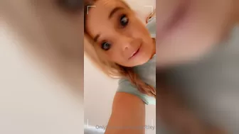 amberbimbodoll fascinated by drawing