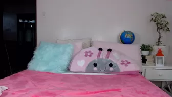 allforshow93 Lustful babe exposes her charms