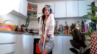 makayla77 Beautiful lass thrust finger in pussy