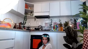 makayla77 Alluring hottie has shaved pussy