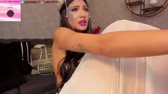 letizia_fulkers Busty bitch fucks her shaved pussy