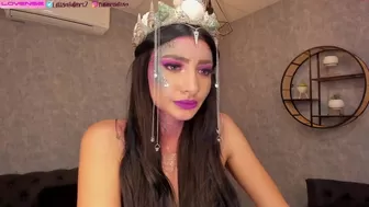 letizia_fulkers Slender doll Masturbates vagina