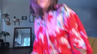 doubedeesarai Hot curvy strips and jerks off her pussy
