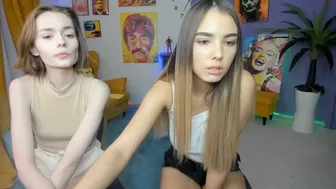 amelia__williams Slim blonde strips and masturbates