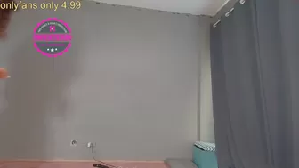 twerkingbaby Busty slut masturbates shaved cunt